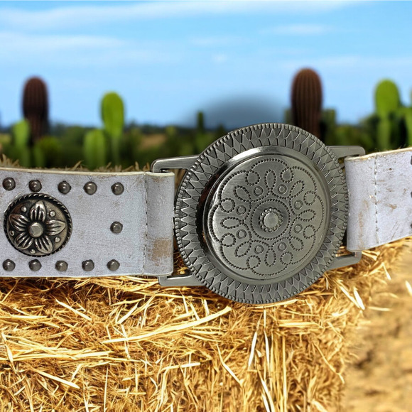 Vintage Y2K Distressed White Faux Leather Concho Belt Western Cowgirl READ FLAWS - Picture 3 of 6